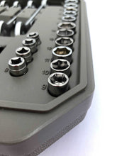 Apollo Tools 95 Piece Mechanics Tool Set in Metric and SAE detail/close up of sockets